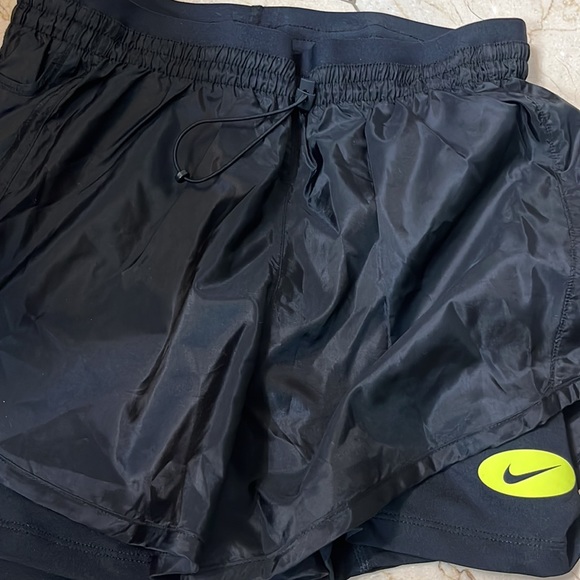 Women’s Nike shorts size XS - Picture 2 of 2
